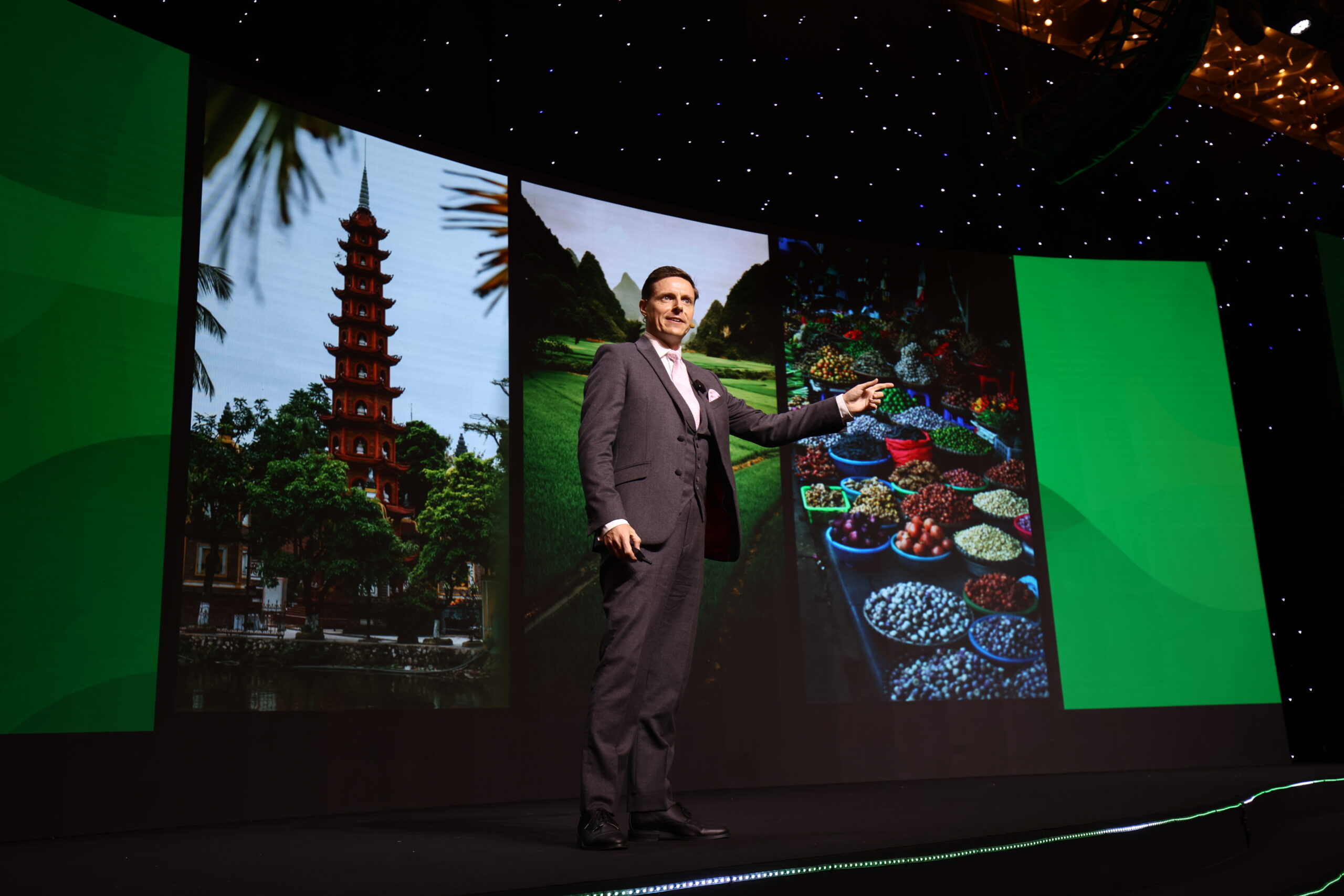 James Taylor Keynote Speaker Cancún